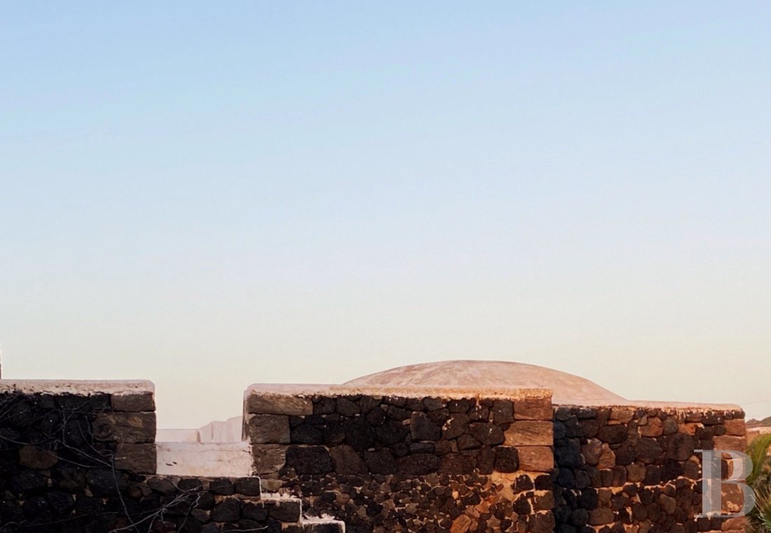 Sur l’île de Pantellaria, entre la Sicile et les côtes tunisiennes, un hameau de maisons traditionnelles en pierre de lave - photo  n°25
