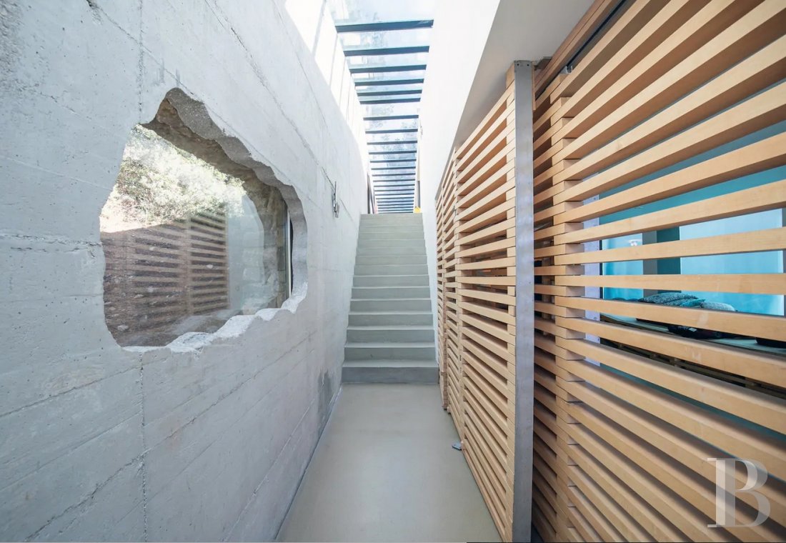 Sur les hauteurs de Bandol, une villa conçue par l’architecte Rudy Ricciotti - photo  n°15