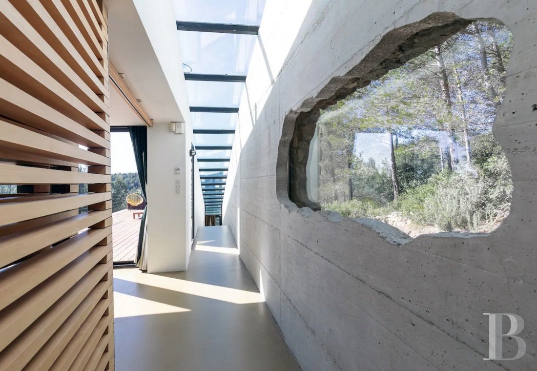 Sur les hauteurs de Bandol, une villa conçue par l’architecte Rudy Ricciotti - photo  n°11