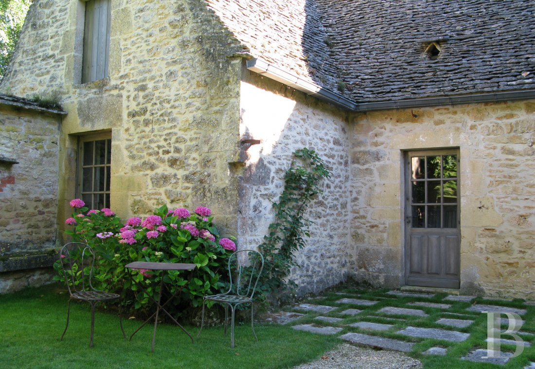 En Dordogne, une ancienne ferme du Périgord noir au cœur de son domaine de 18 hectares - photo  n°2