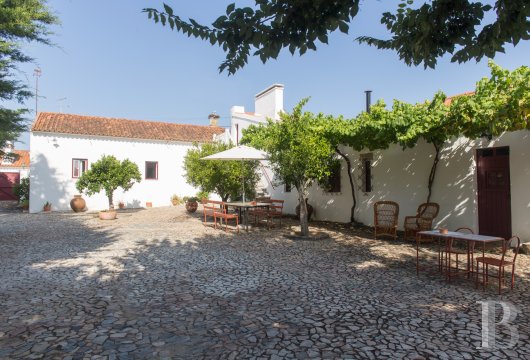 À l’est de Lisbonne, au cœur de l’Alentejo, un ensemble de maisons de village traditionnelles - photo  n°2