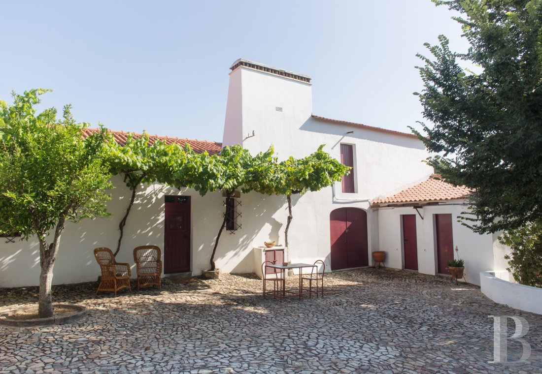 À l’est de Lisbonne, au cœur de l’Alentejo, un ensemble de maisons de village traditionnelles - photo  n°5