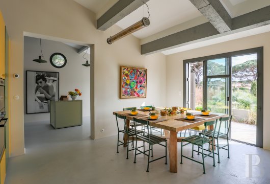 À Saint-Tropez, dans la baie des Canoubiers, un ancien atelier d’artiste et son jardin méditerranéen - photo  n°11