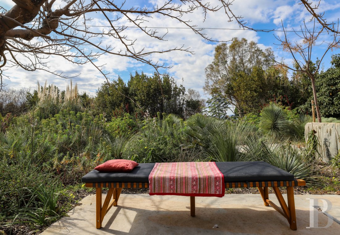 À Saint-Tropez, dans la baie des Canoubiers, un ancien atelier d’artiste et son jardin méditerranéen - photo  n°30