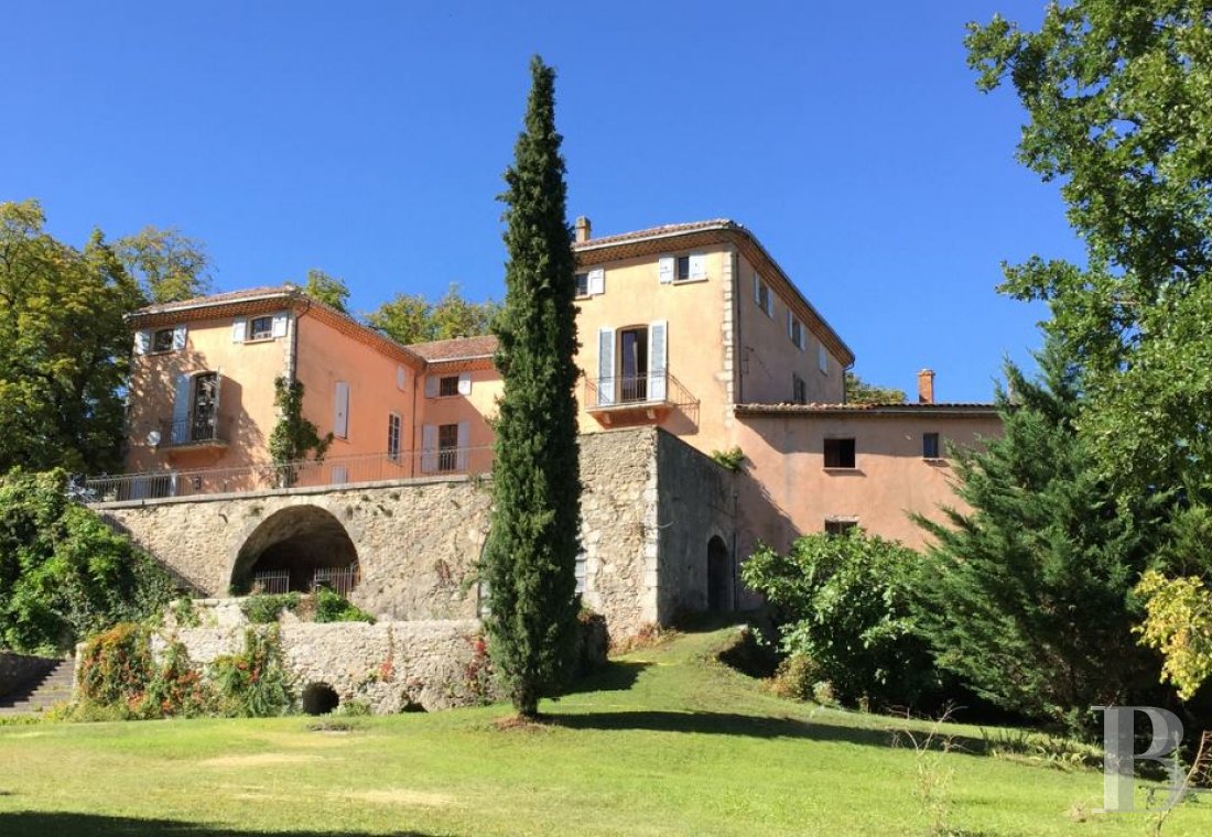 chateaux a vendre paca   - 1
