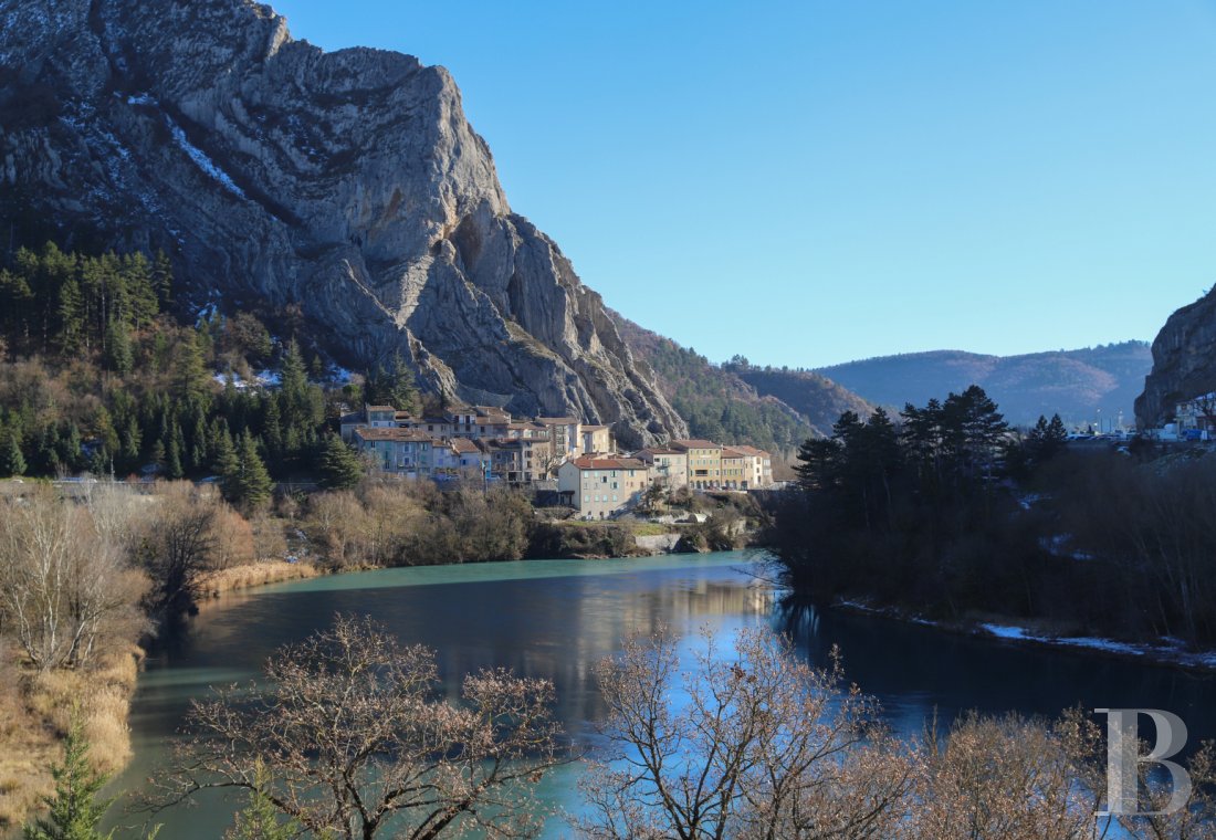 chateaux a vendre paca   - 24