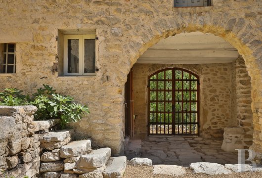Au sud de Vaison-la-Romaine, face au mont Ventoux, un hameau rénové en pleine nature - photo  n°30