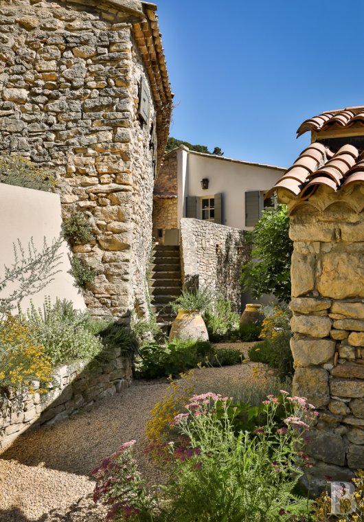 Au sud de Vaison-la-Romaine, face au mont Ventoux, un hameau rénové en pleine nature - photo  n°31