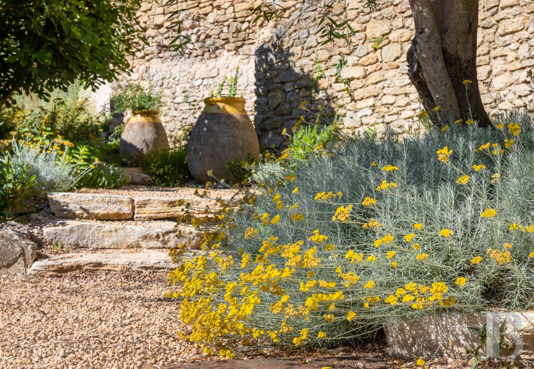 Au sud de Vaison-la-Romaine, face au mont Ventoux, un hameau rénové en pleine nature - photo  n°32
