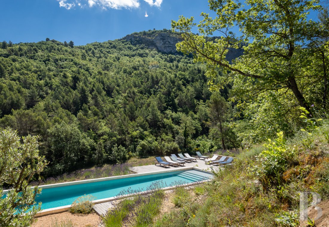 Au sud de Vaison-la-Romaine, face au mont Ventoux, un hameau rénové en pleine nature - photo  n°5
