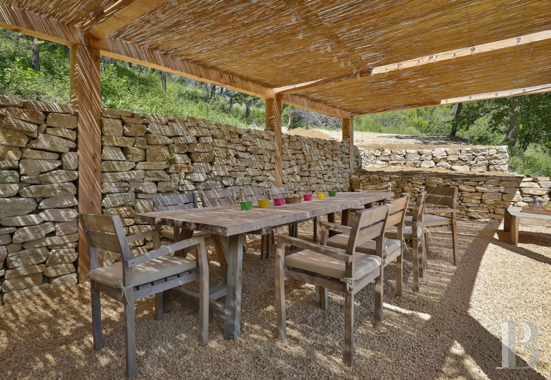 Au sud de Vaison-la-Romaine, face au mont Ventoux, un hameau rénové en pleine nature - photo  n°6