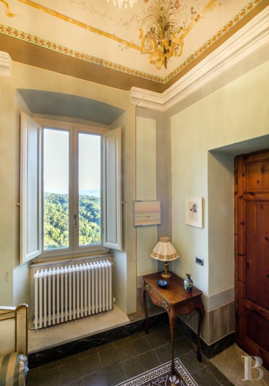 En Italie, dans la province de Lunigiana, un palazzo posé sur les remparts d’un village préservé - photo  n°7