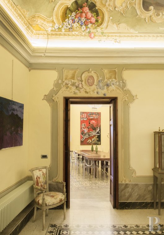 En Italie, dans la province de Lunigiana, un palazzo posé sur les remparts d’un village préservé - photo  n°6