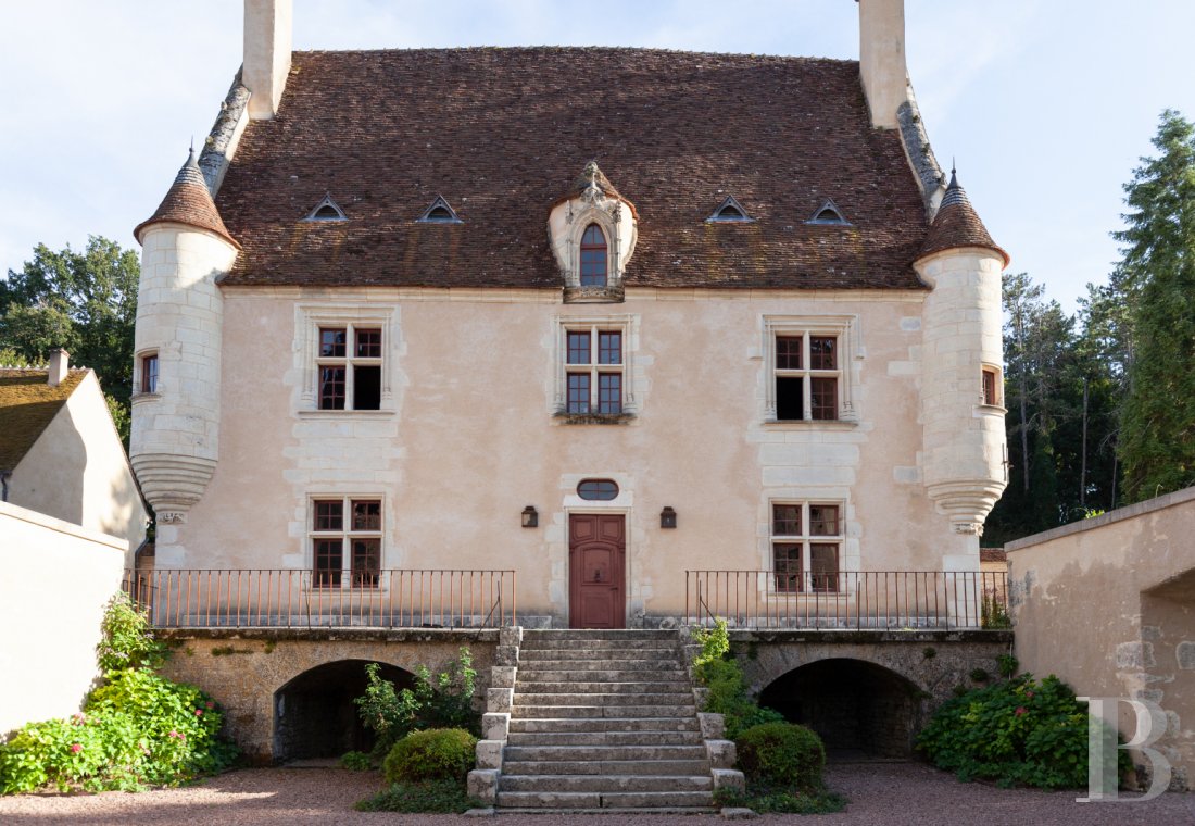 châteaux à vendre - bourgogne - Aux confins de l’ancien duché du Nivernais, un château médiéval aux airs de Renaissance, inscrit MH,  son Jardin remarquable et son domaine de 14 ha