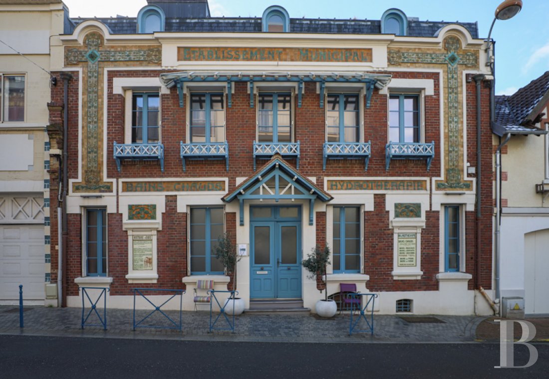 À Villers-sur-Mer, dans le Calvados, un ancien établissement de bains Art Déco transformé en maison d’hôtes raffinée - photo  n°1
