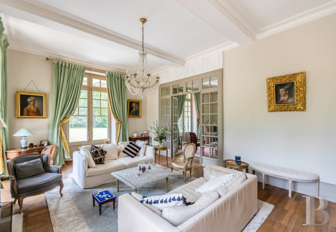 En Vendée, près de la côte et non loin de La Roche-sur-Yon, un château de style anglo-normand retiré dans la campagne - photo  n°8