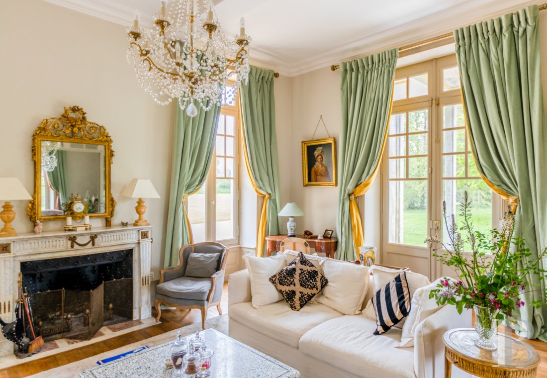 En Vendée, près de la côte et non loin de La Roche-sur-Yon, un château de style anglo-normand retiré dans la campagne - photo  n°5