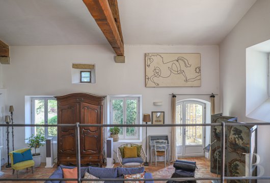 Dans le Luberon, en bordure de Lourmarin, une bâtisse du 17e siècle tout en lumière et en espace - photo  n°11