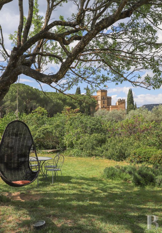 Dans le Luberon, en bordure de Lourmarin, une bâtisse du 17e siècle tout en lumière et en espace - photo  n°7
