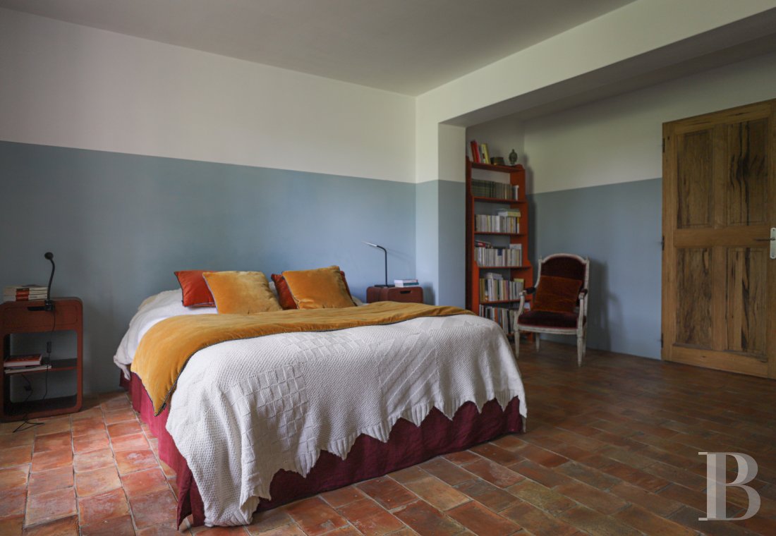 Dans le Luberon, en bordure de Lourmarin, une bâtisse du 17e siècle tout en lumière et en espace - photo  n°20