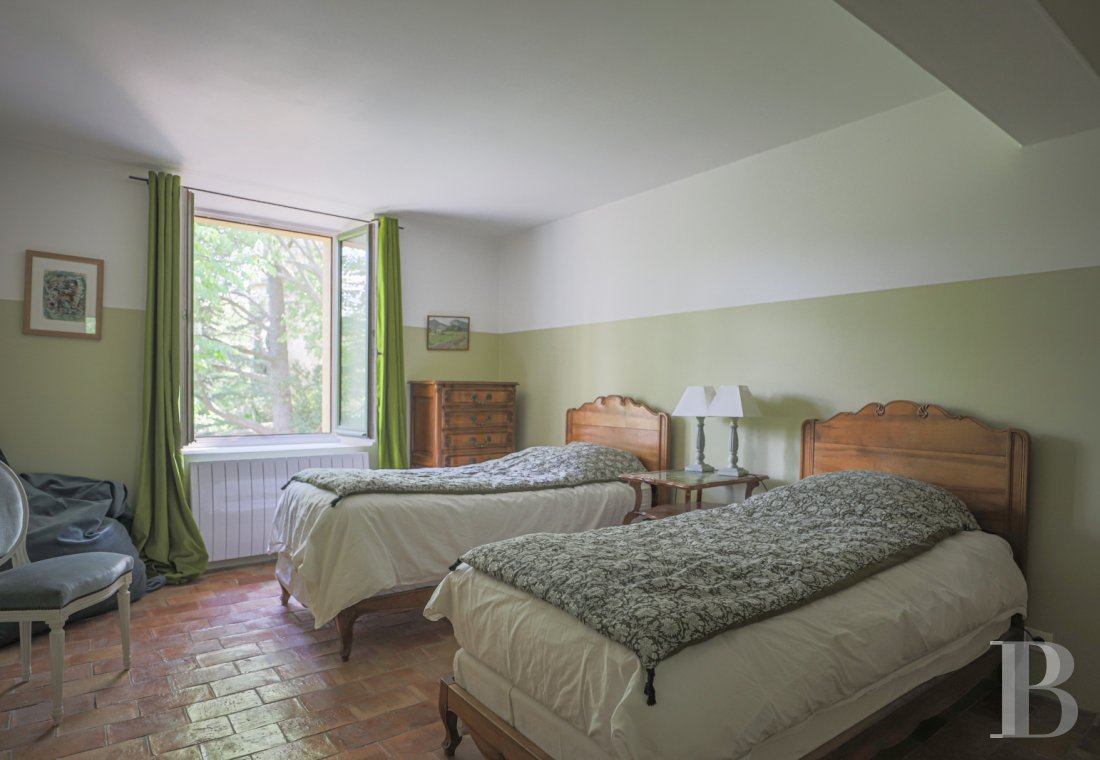 Dans le Luberon, en bordure de Lourmarin, une bâtisse du 17e siècle tout en lumière et en espace - photo  n°14