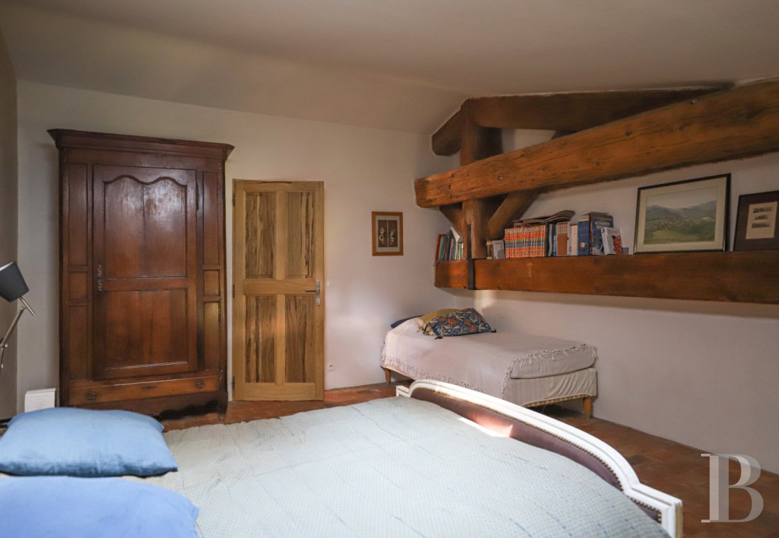 Dans le Luberon, en bordure de Lourmarin, une bâtisse du 17e siècle tout en lumière et en espace - photo  n°21