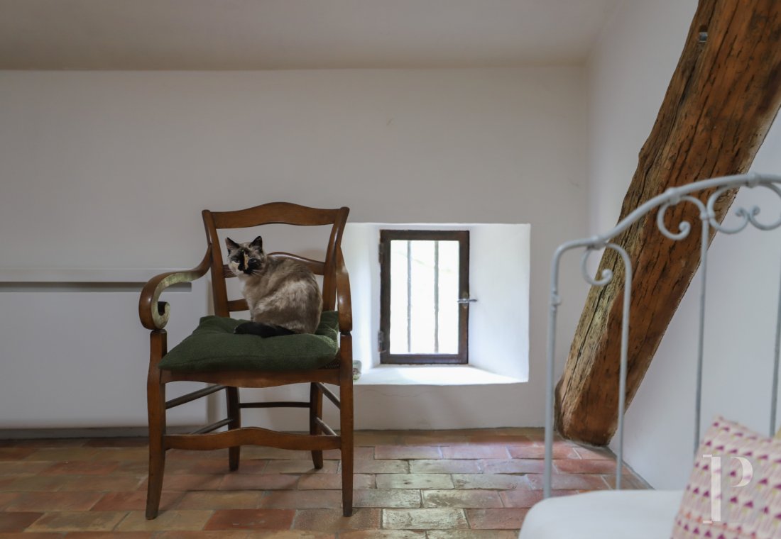 Dans le Luberon, en bordure de Lourmarin, une bâtisse du 17e siècle tout en lumière et en espace - photo  n°17