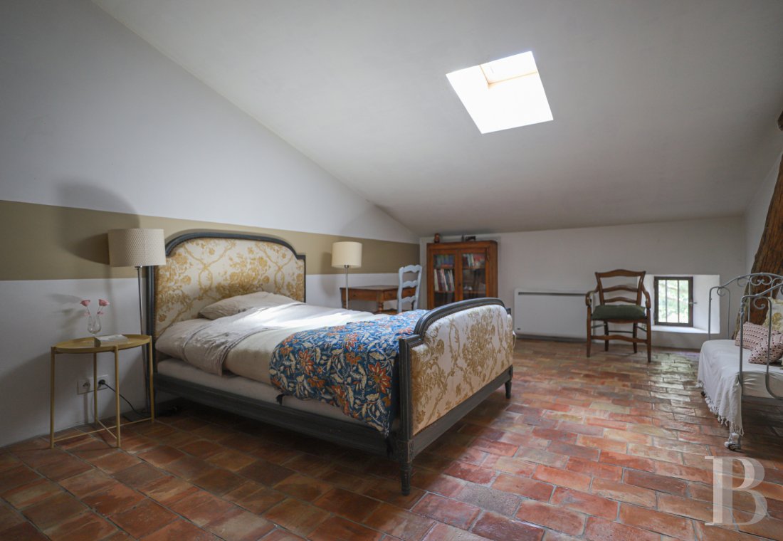 Dans le Luberon, en bordure de Lourmarin, une bâtisse du 17e siècle tout en lumière et en espace - photo  n°15