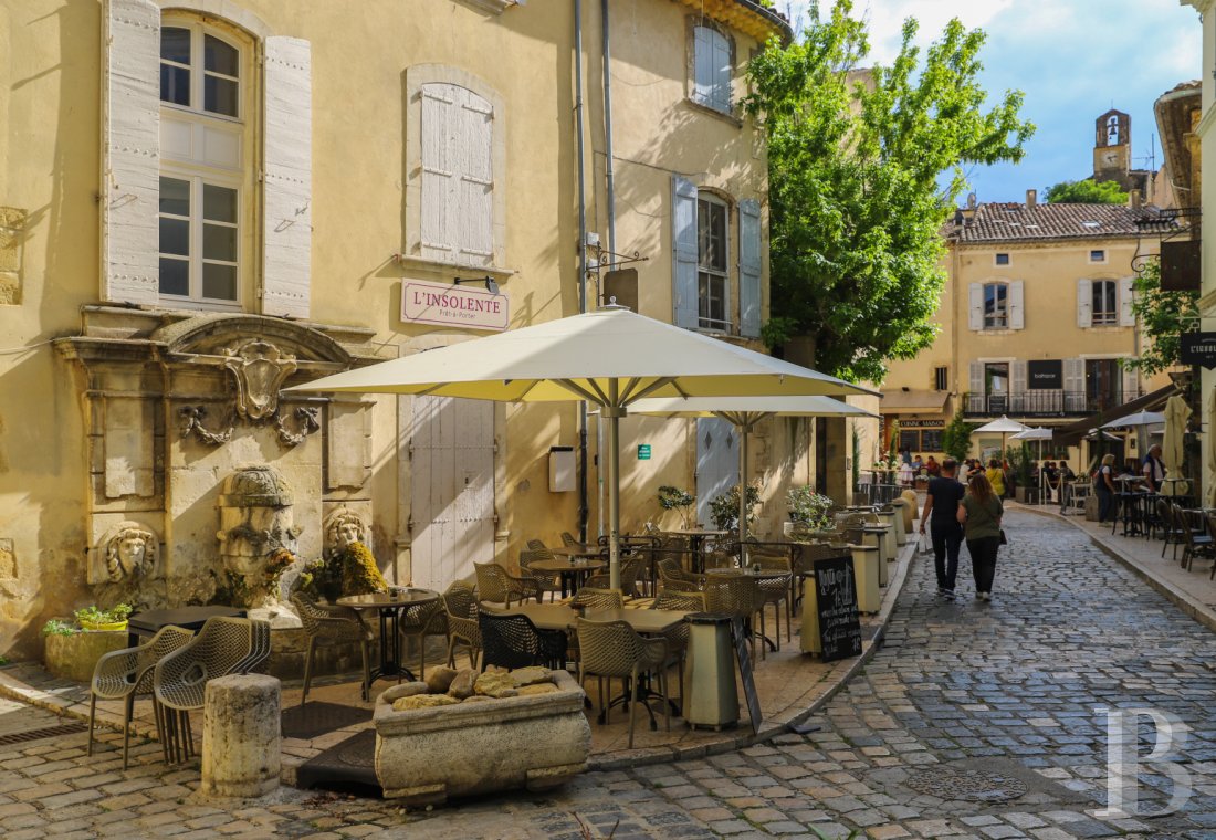 Dans le Luberon, en bordure de Lourmarin, une bâtisse du 17e siècle tout en lumière et en espace - photo  n°30