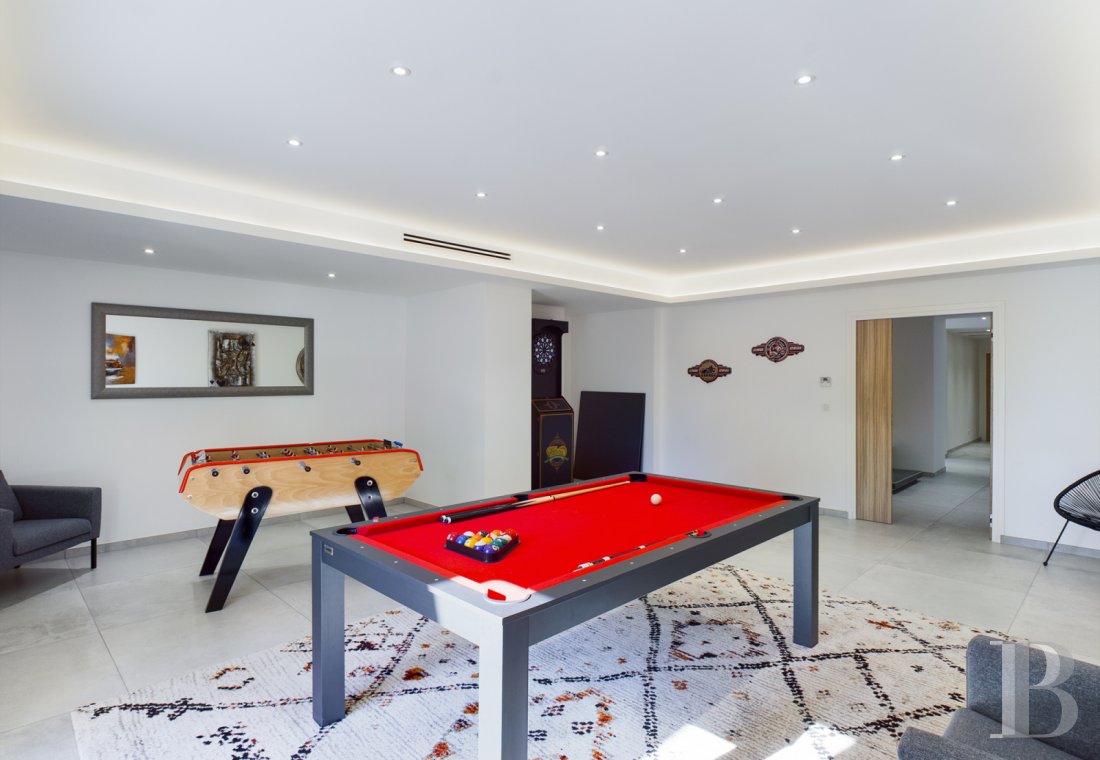 À la Seyne-sur-Mer, dans le Var, une grande villa du 19e siècle posée au-dessus de la mer - photo  n°11