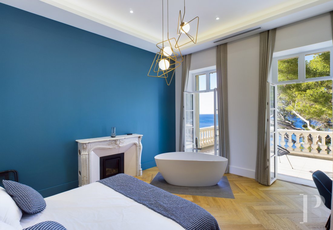 À la Seyne-sur-Mer, dans le Var, une grande villa du 19e siècle posée au-dessus de la mer - photo  n°16