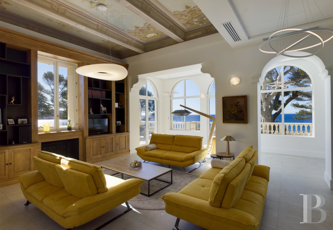 À la Seyne-sur-Mer, dans le Var, une grande villa du 19e siècle posée au-dessus de la mer - photo  n°7