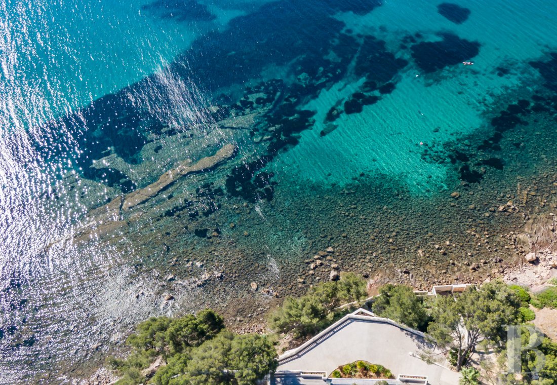 À la Seyne-sur-Mer, dans le Var, une grande villa du 19e siècle posée au-dessus de la mer - photo  n°17