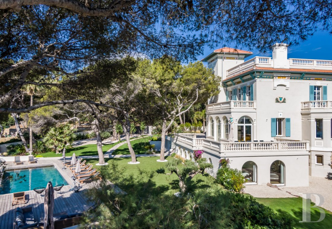 À la Seyne-sur-Mer, dans le Var, une grande villa du 19e siècle posée au-dessus de la mer - photo  n°5