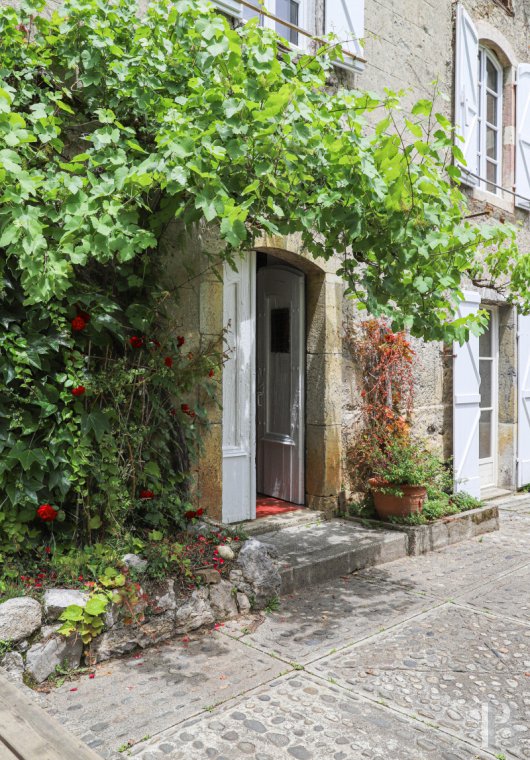 En Haute-Garonne, à Saint-Bertrand-de-Comminges, une maison de maître du 19e siècle dans un hameau - photo  n°5