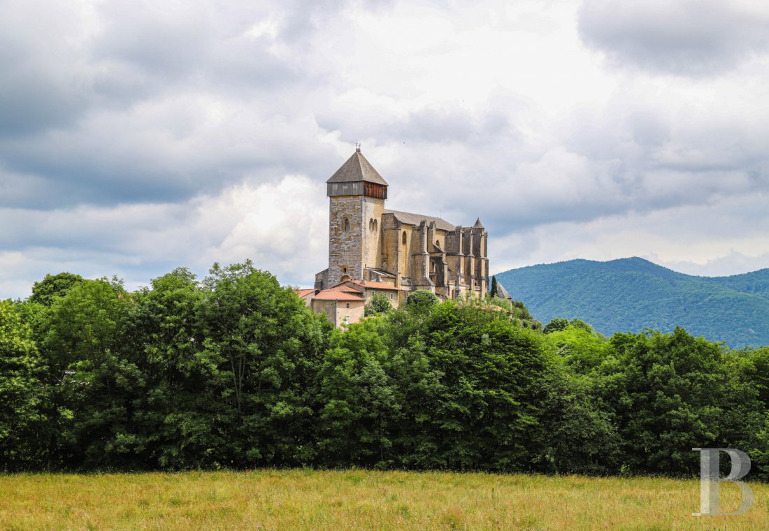 En Haute-Garonne, à Saint-Bertrand-de-Comminges, une maison de maître du 19e siècle dans un hameau - photo  n°3