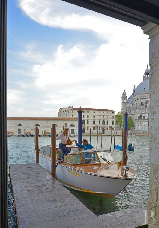 À Venise, au bord du Grand Canal, le palais d’une illustre famille et ses vastes appartements - photo  n°3