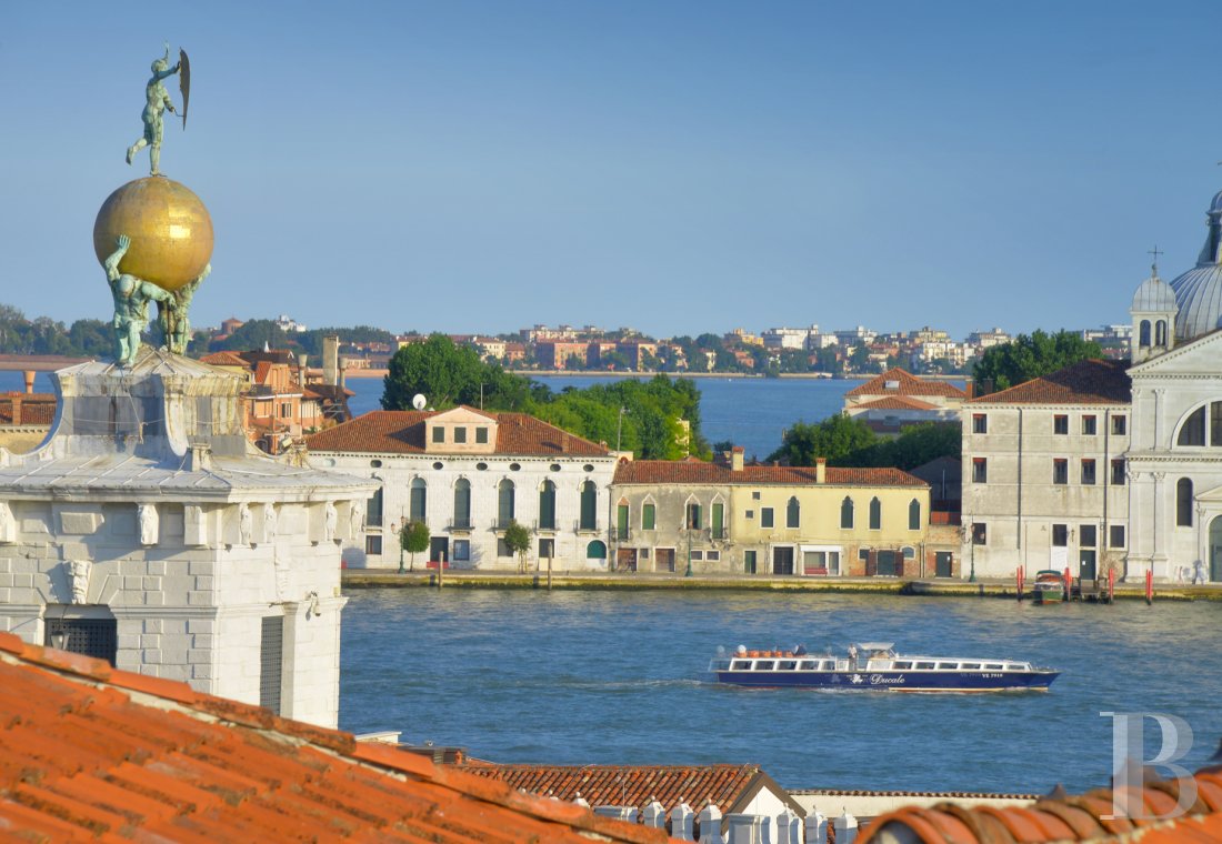 À Venise, au bord du Grand Canal, le palais d’une illustre famille et ses vastes appartements - photo  n°27
