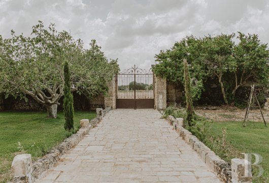 Dans les Pouilles, près de Nardo, une ancienne tour de garde transformée en élégante demeure patricienne - photo  n°2