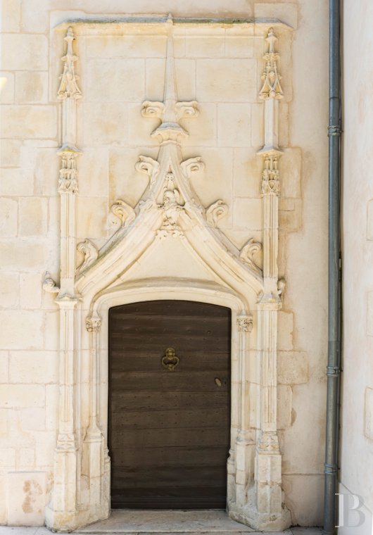 En Poitou-Charentes, non loin de Rochefort, un château du 15e siècle entièrement rénové - photo  n°2