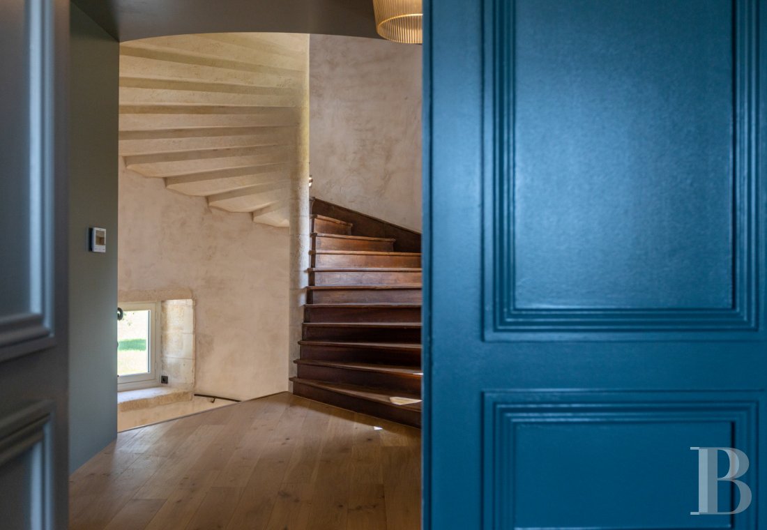 En Poitou-Charentes, non loin de Rochefort, un château du 15e siècle entièrement rénové - photo  n°17