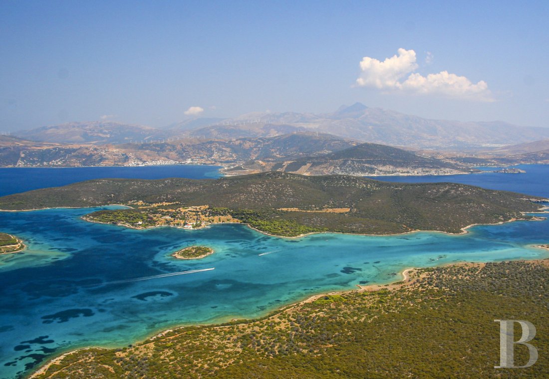 Au nord des Cyclades, une île privée de quatre cents hectares, proche d’Athènes et à l’écart du monde - photo  n°1
