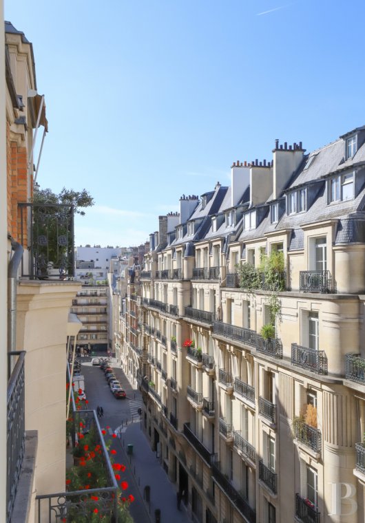 appartements à vendre - paris - Au calme d'une impasse du 17e arrondissement,  un lumineux duplex rénové par un architecte 