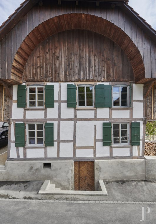 À Vinelz, dans le canton de Berne, une ancienne maison paysanne du 19e siècle - photo  n°4