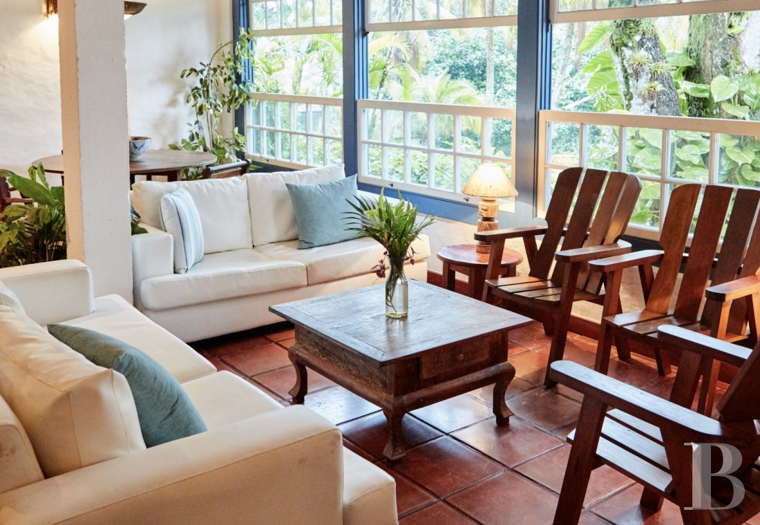 À Picinguaba, sur la côte brésilienne entre São Paulo et Rio de Janeiro, une maison d’inspiration coloniale en pleine nature  - photo  n°10