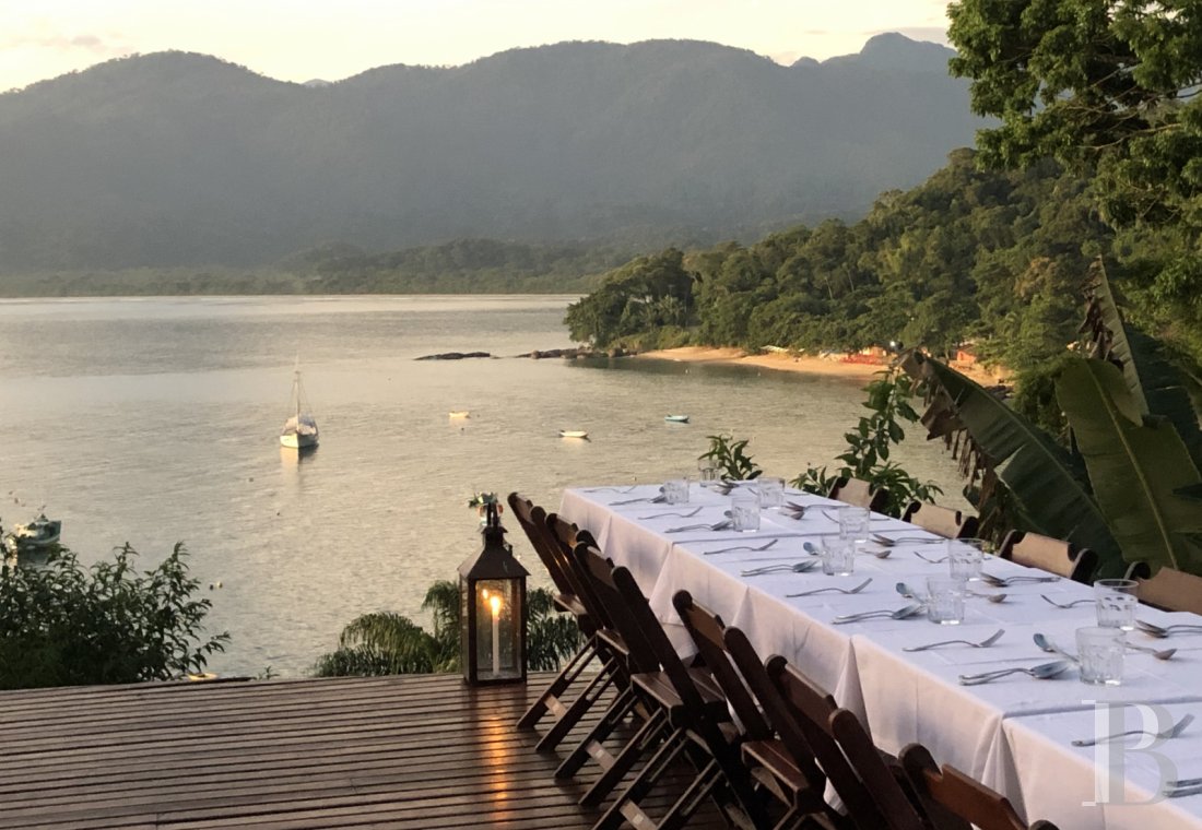 À Picinguaba, sur la côte brésilienne entre São Paulo et Rio de Janeiro, une maison d’inspiration coloniale en pleine nature  - photo  n°30