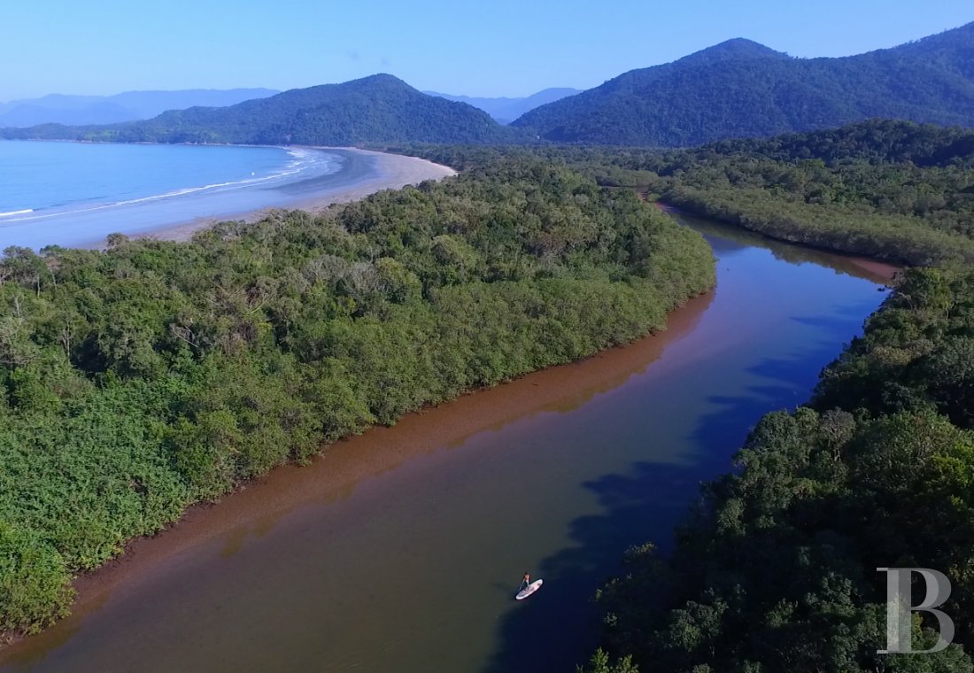 À Picinguaba, sur la côte brésilienne entre São Paulo et Rio de Janeiro, une maison d’inspiration coloniale en pleine nature  - photo  n°28