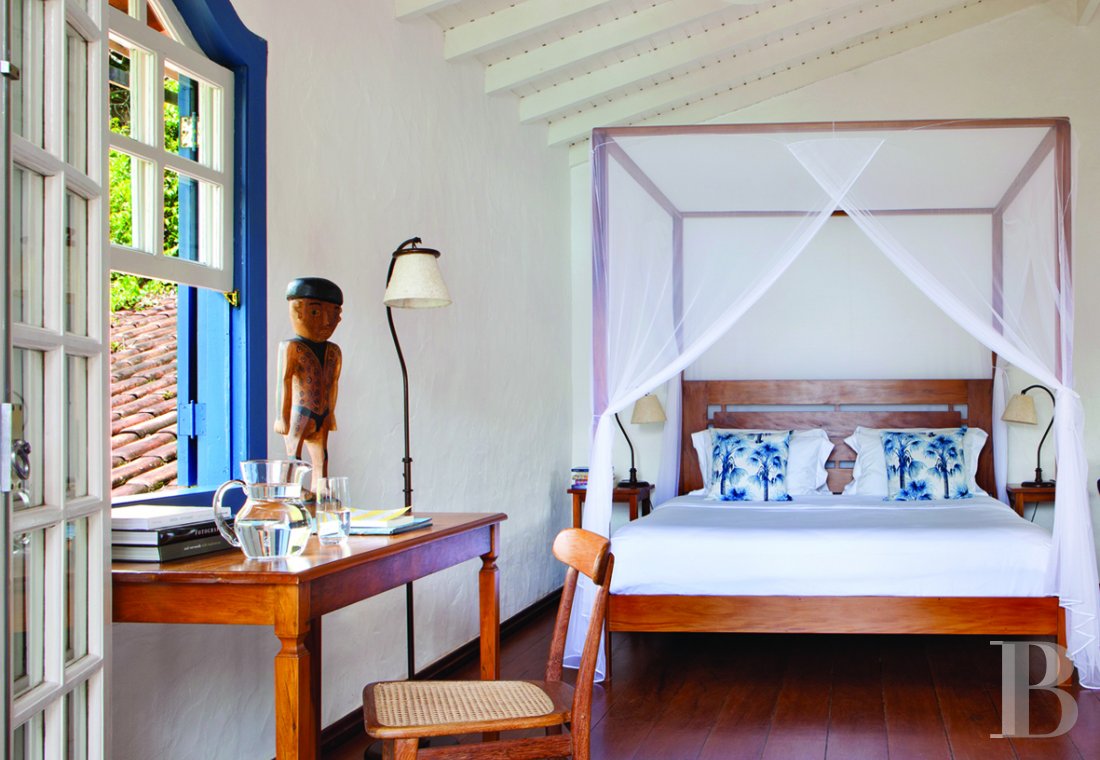 À Picinguaba, sur la côte brésilienne entre São Paulo et Rio de Janeiro, une maison d’inspiration coloniale en pleine nature  - photo  n°11