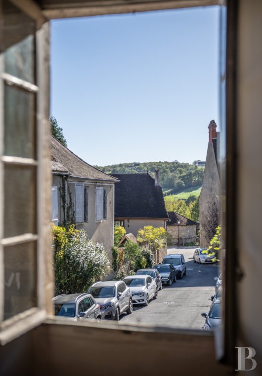 maisons de caractère à vendre - midi-pyrenees - Dans « la cité aux sept tours » du Haut Quercy, une maison des 13e et 14e siècles, aussi agréable à vivre qu’à exploiter