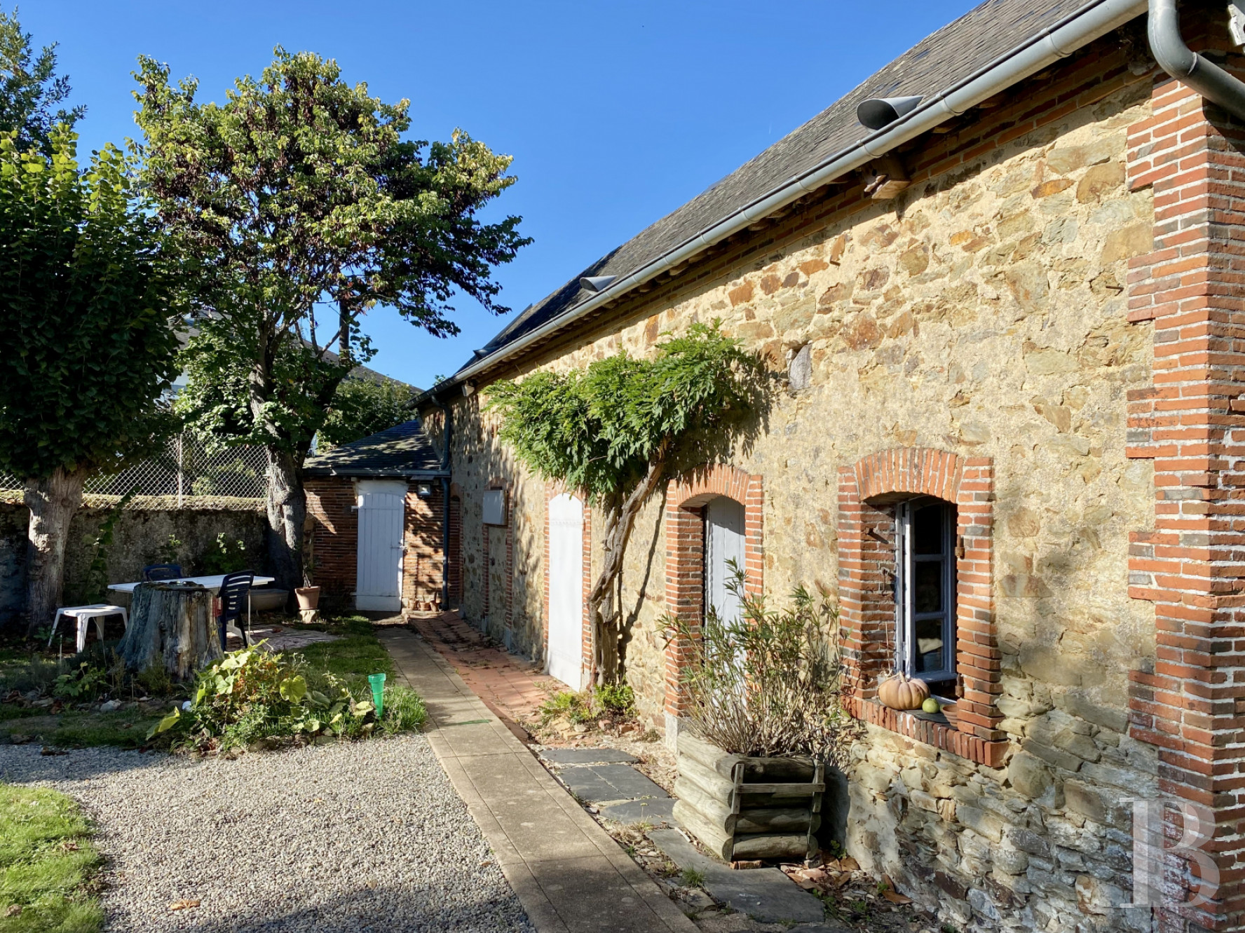 Cité De La Mayenne En 5 Lettres maison de caractère à vendre au sud de la Mayenne